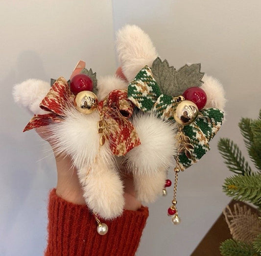 Christmas Bow Tassel Plush Hair Claw Clip — Holiday Hair Accessory 🎄🎀