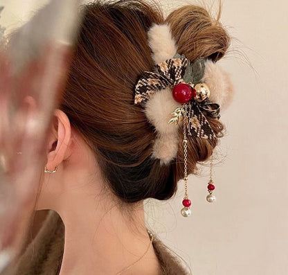 Christmas Bow Tassel Plush Hair Claw Clip — Holiday Hair Accessory 🎄🎀