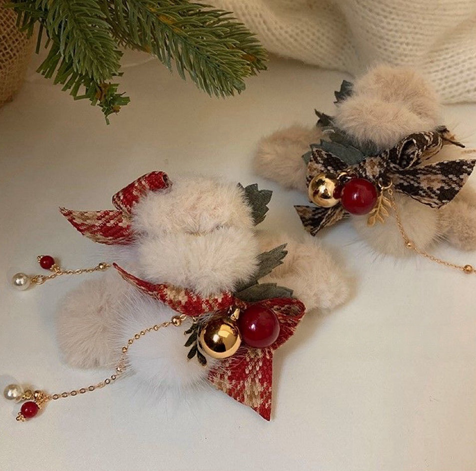 Christmas Bow Tassel Plush Hair Claw Clip — Holiday Hair Accessory 🎄🎀